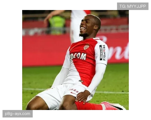 沙尔克边路提速显威力，状态回升强势冲击对手防线