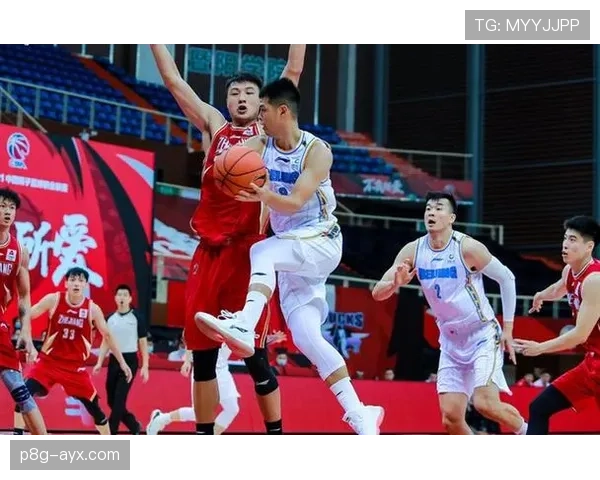 蹬踏动作犯规如何判定?裁判标准全解析