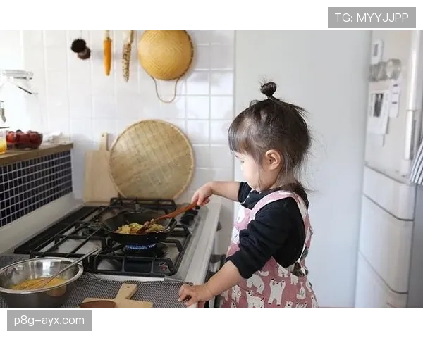 朱雪莹家里这手炒菜都比我厨房讲究，感觉她私下生活开挂了吧？